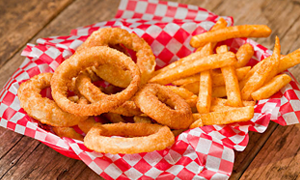 ONION RINGS (10 Pcs) with chips